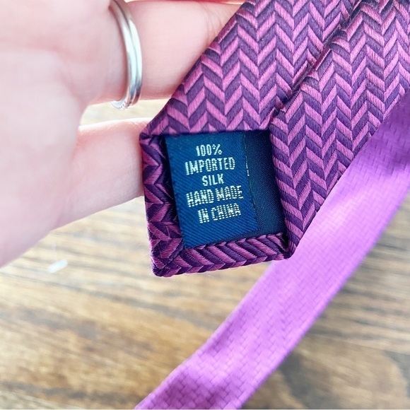 Paul Frederick | 100% Imported Silk Handmade Herringbone Fuchsia Tie - Picture 3 of 5